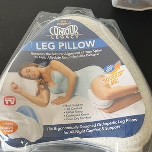 Contour Legacy Leg Pillow with Washable Cover